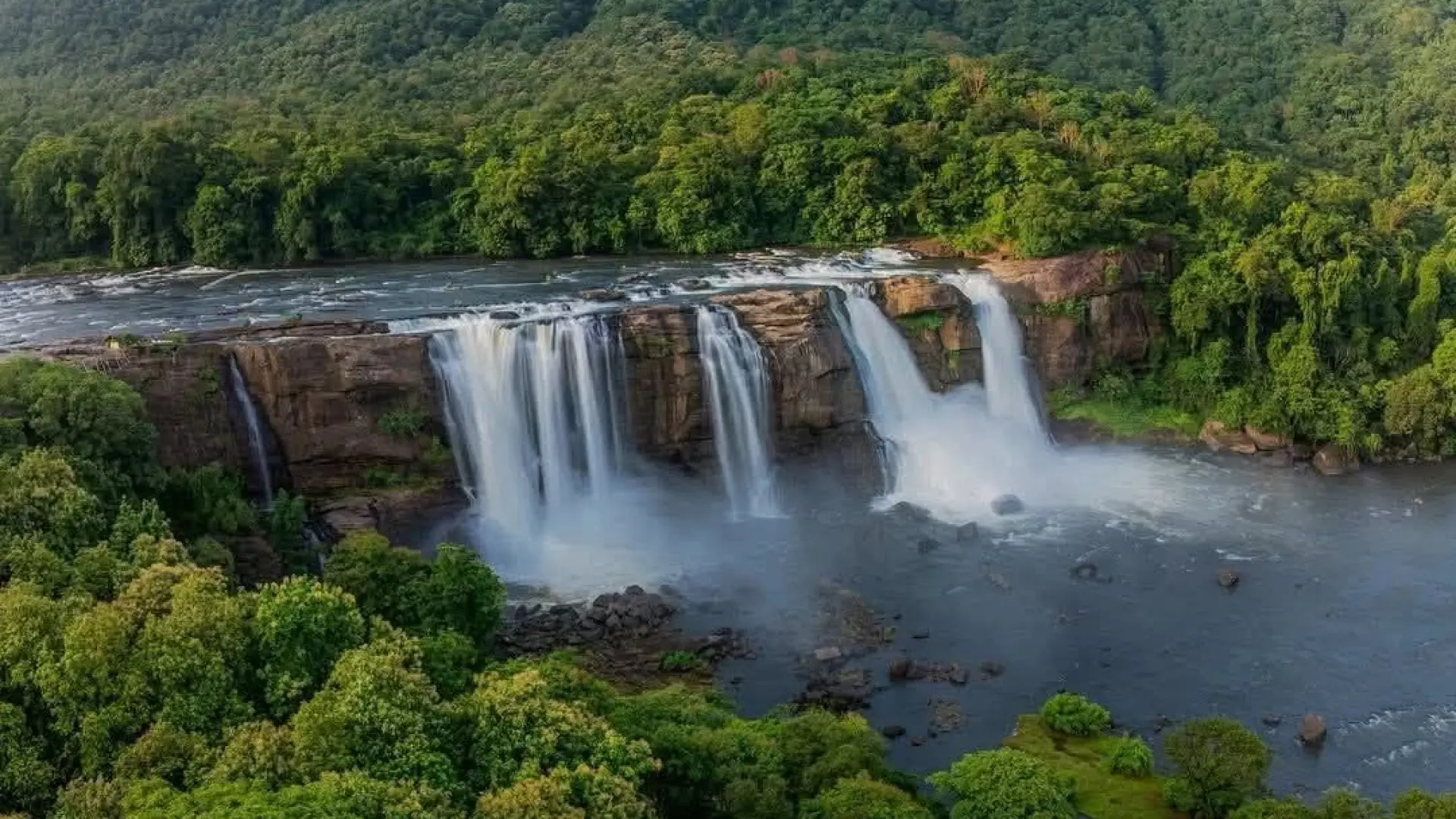 Athirappilly-Guruvayur Tour Packages